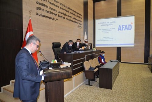 Bolu  İl Afet Risk Azaltma Planı (İRAP) Bilgilendirme Toplantısı Bolu Valisi Ahmet Ümit’in başkanlığında yapıldı.